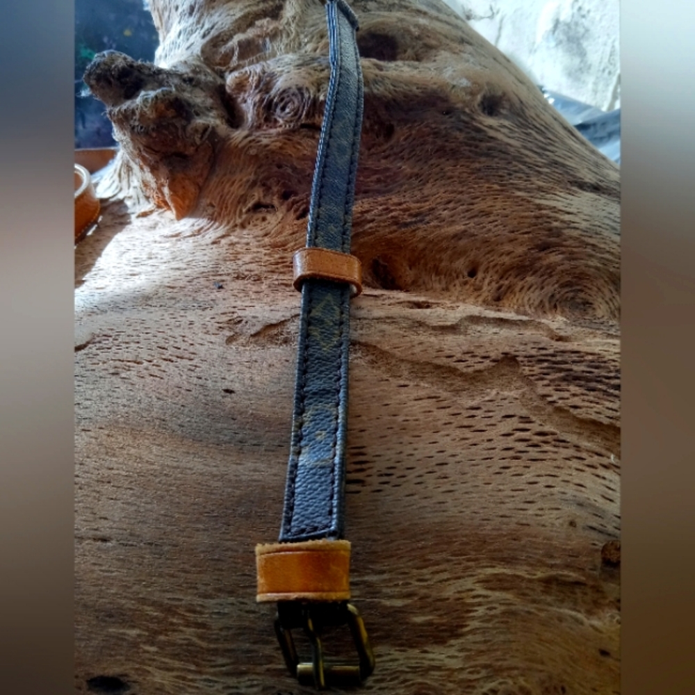 Louis Vuitton wristlet strap